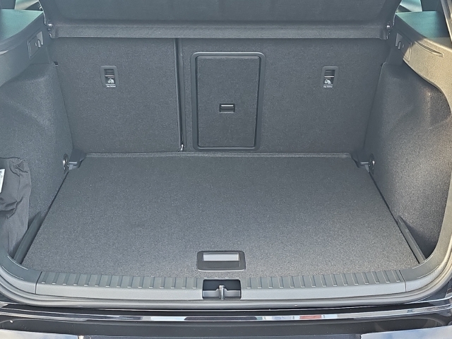 Ateca VZ 4D DSG* Tribe Ed.*Navi*AHK*LED* RpüKa*