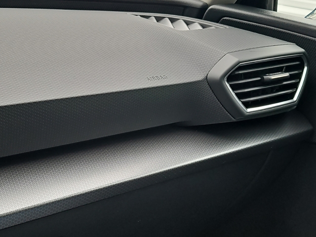 Leon 1.5 eTSI Road Ed. DSG*Navi*LED*ACC*RüKa*