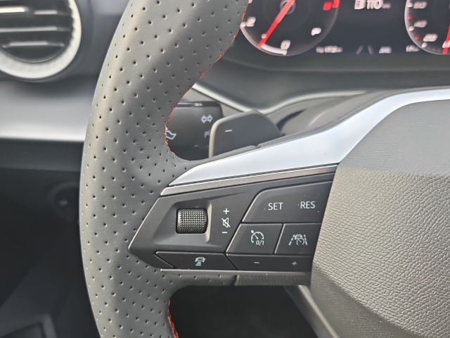 Arona FR 1.0 TSI DSG*Navi*AHK*LED*ACC*SHZ*RüKa*