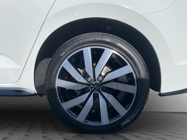 Touran Highline 1.5 TSI DSG R-line**AHK*Navi*LED*