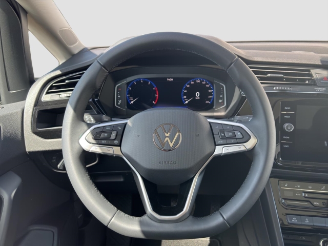 Touran Highline 1.5 TSI DSG*StandHZG*AHK*Pano*Navi*