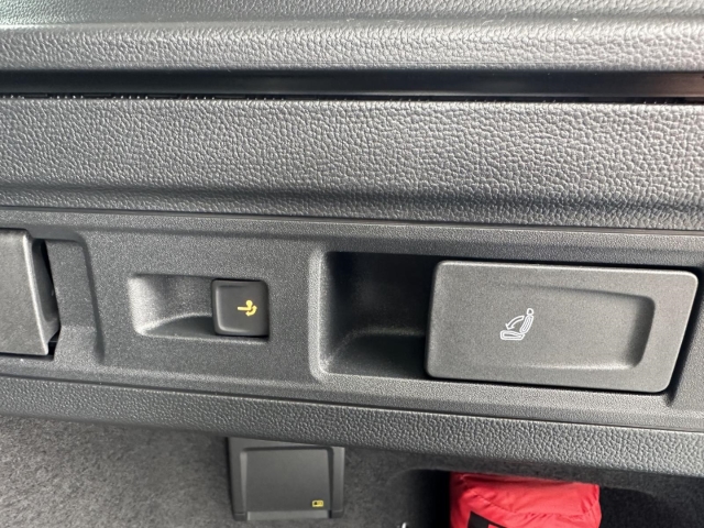 Passat Business 1.5 eTSI DSG*AHK*Navi*Massagesitze*