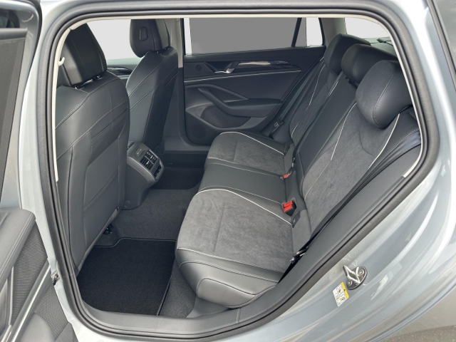 Passat Business 1.5 eTSI DSG*AHK*Navi*Massagesitze*
