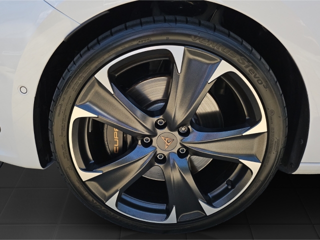 Leon VZ Sportstourer 2.0 TSI* AHK*ACC*LED*PANO*
