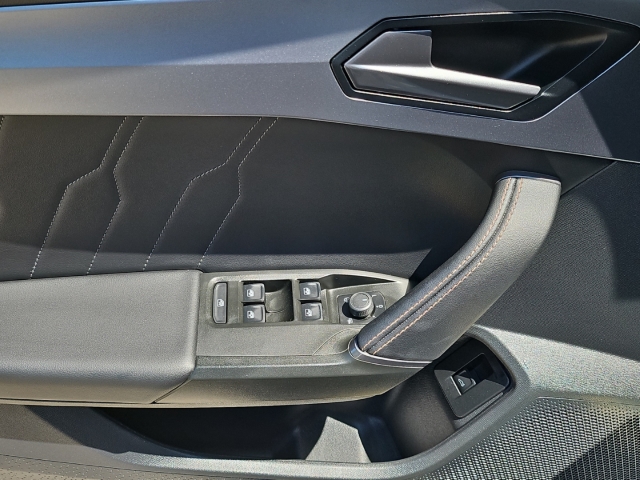 Leon VZ Sportstourer 2.0 TSI* AHK*ACC*LED*PANO*