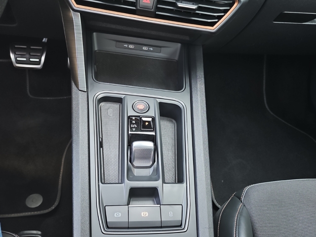 Leon VZ Sportstourer 2.0 TSI* AHK*ACC*LED*PANO*