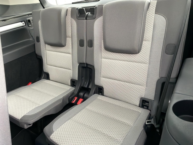 Touran Comfl. DSG*7-Sitzer*Navi*AHK*ACC*RüKa*