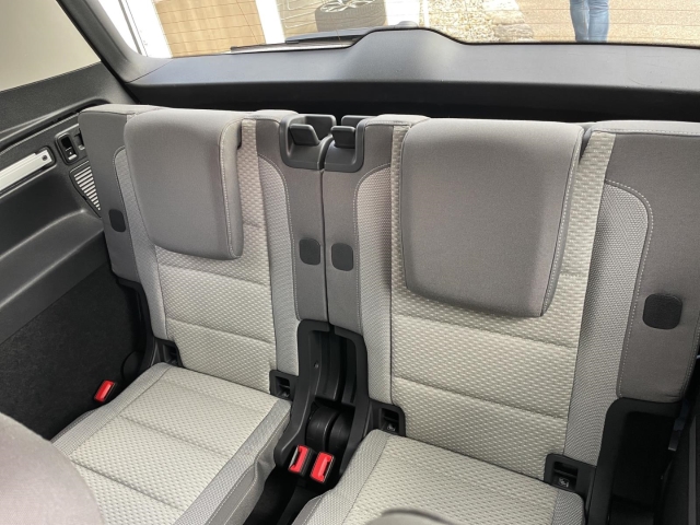 Touran 1.5 TSI EU6e Comfl. DSG*Navi*7-Sitzer*RüKa*ACC*