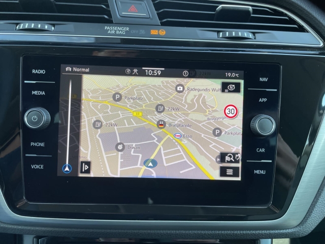 Touran 1.5 TSI Comfl. DSG*Navi*7-Sitzer*RüKa*Acc*