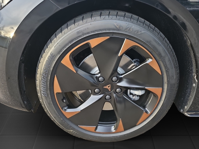 Born 62 kWh Edition*Navi*LED*LED*ACC*Temp*SHZ*