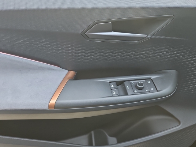 Born 62 kWh Edition*Navi*LED*LED*ACC*Temp*SHZ*