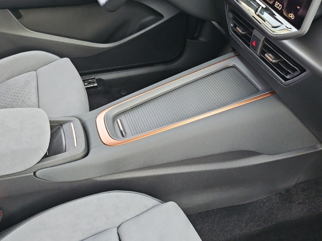 Born 62 kWh Edition*Navi*LED*LED*ACC*Temp*SHZ*