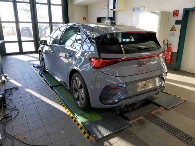 Born 62 kWh*Navi*LED*ACC*RüKa*SHZ*