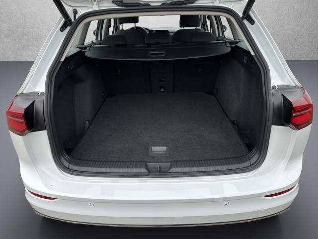 Golf VIII Variant Style 2.0 TSI DSG*Navi *LED*