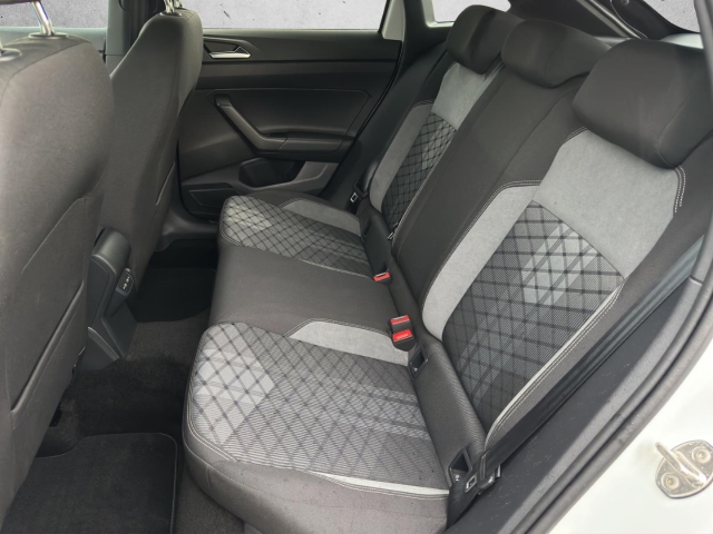 Taigo R-Line 1.5 TSI DSG*AHK*NAVI*