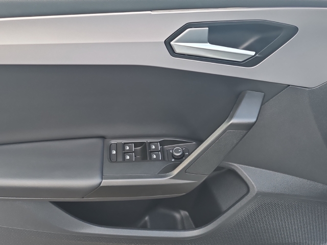 Leon 1,5 eTSI FR *Navi*AHK*LED*PDC*SHZ*