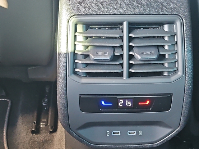 Leon SP 2.0 TSI DSG*Navi*LED*RüKa*SHZ*ACC*DCC*