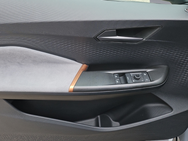 Born 62 kWh*Navi*LED*ACC*SHZ*RüKa*