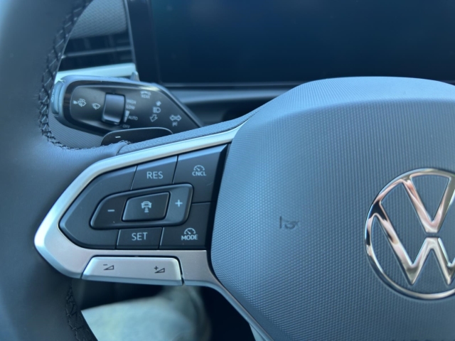 T-Roc 1.5 eTSI Life*Navi*LED*ACC*RüKa*SHZ
