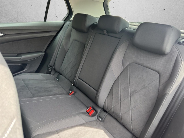 Golf VIII 1.5 eTSI Style DSG *Navi *LED