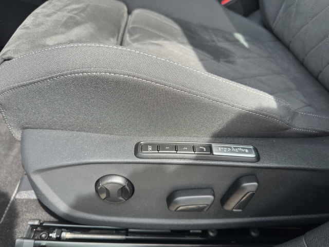 Golf VIII 1.5 eTSI Style DSG *Navi *LED