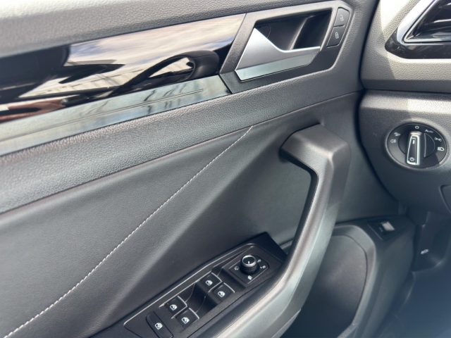T-Roc 1.5 TSI R-Line *Navi*LED*ACC*RüKa