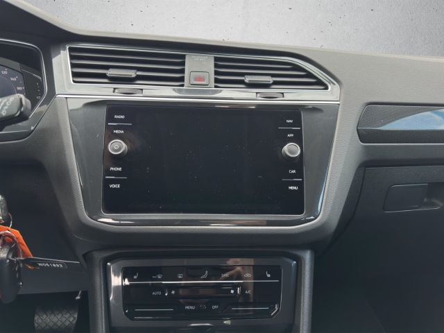 Tiguan 2.0 TDI Elegance 4Motion *Navi*LED*RüKa