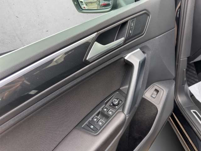 Tiguan 2.0 TDI Elegance 4Motion *Navi*LED*RüKa