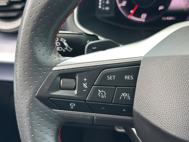 Arona FR 1.0 TSI DSG*Navi*LED*SHZ*ACC*RüKa