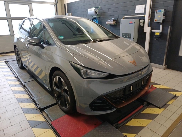 Born 62 kWh*Navi*PDC*LED*