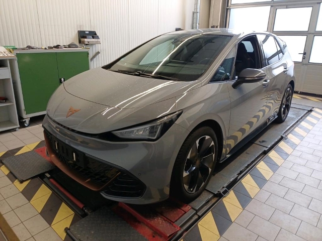 Born 62 kWh*Navi*PDC*LED*