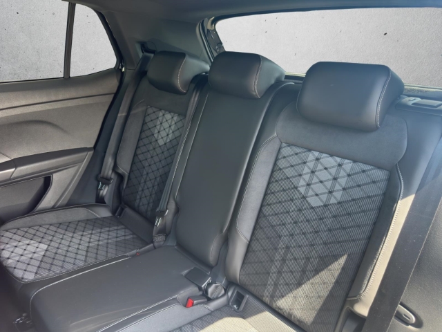 T-Cross R-Line 1.5 TSI DSG*Navi*LED*ACC*RüKa*SHZ*