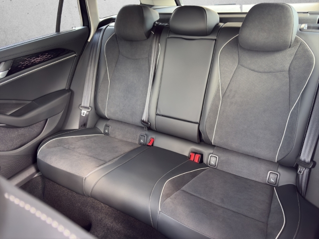 Passat 1.5 eTSI 110 kW BusinessACC*Navi*LED*RüKa