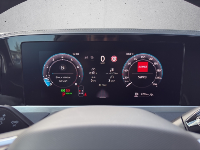 Passat 1.5 eTSI 110 kW BusinessACC*Navi*LED*RüKa