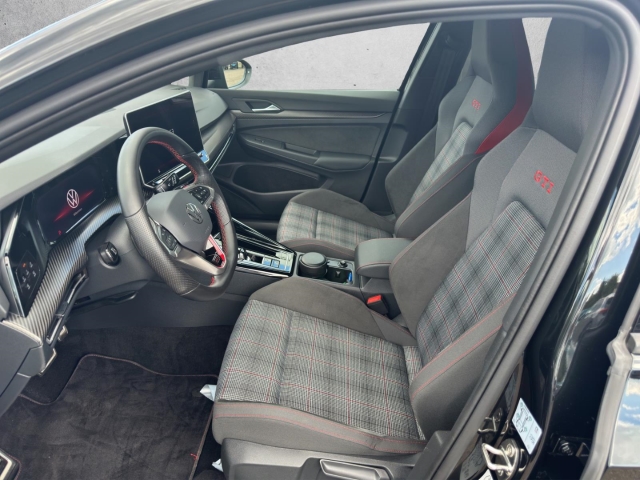 Golf GTI VIII 2.0 TSI DSG*Navi*LED*RüKa*SHZ*