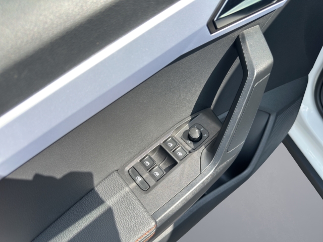 Arona 1.0 TSI FR *Navi*LED*ACC*RüKa*SHZ*