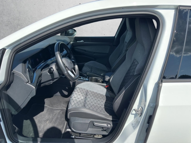 Golf VIII R-Line 1.5 eTSI DSG*Navi*LED*RüKa*SHZ*