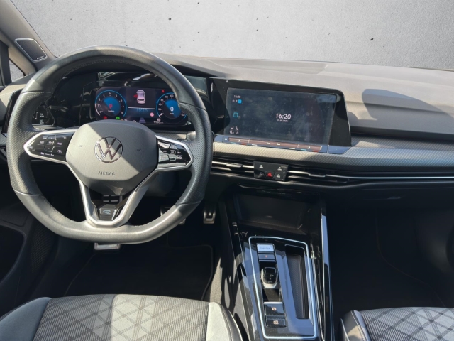 Golf VIII R-Line 1.5 eTSI DSG*Navi*LED*RüKa*SHZ*