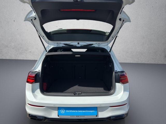 Golf VIII R-Line 1.5 eTSI DSG*Navi*LED*RüKa*SHZ*