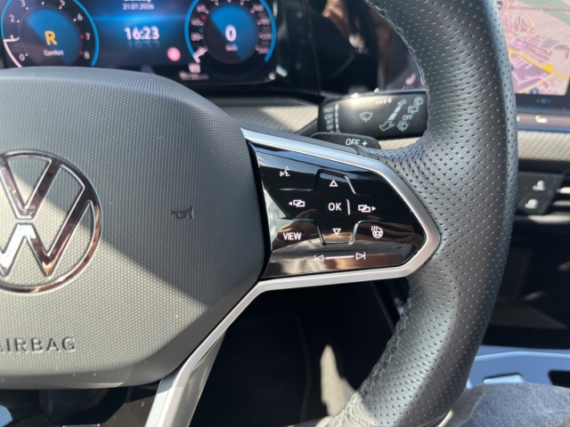 Golf VIII R-Line 1.5 eTSI DSG*Navi*LED*RüKa*SHZ*