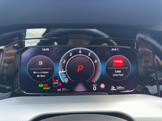 Golf VIII 1.5 eTSI DSG Navi*LED*RüKa*SHZ*
