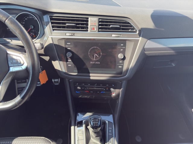 Tiguan 1.5 TSI Active*Navi*LED ACC*RüKa*SHZ*