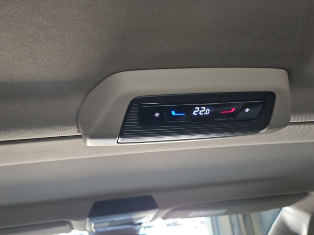 T7 Multivan Life 2.0 TDI*Navi*LED*Digitales Cockpit