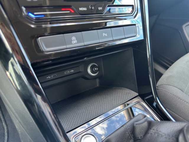 Touran 1.5 TSI Highline AHK*Navi*LED*SHZ*