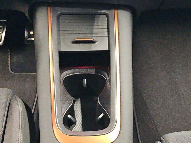 Born 62 kW*Navi*LED*RüKa*StandH*SHZ*