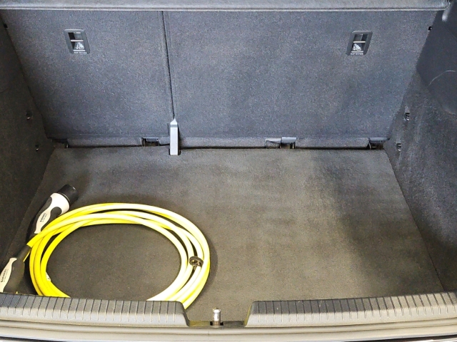 Born 62 kW*Navi*LED*RüKa*StandH*SHZ*