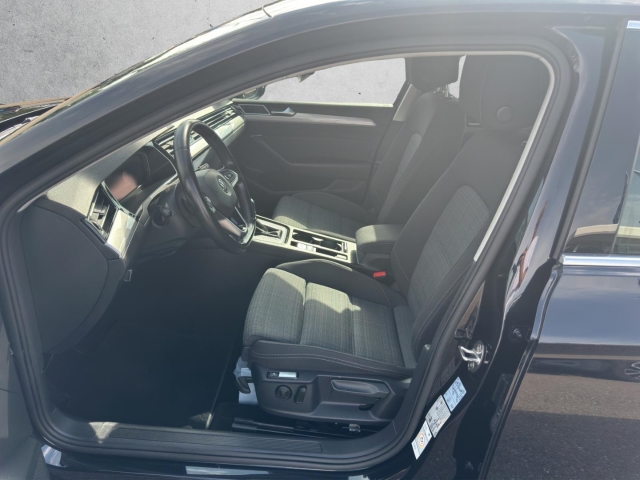 Passat Business AHK-klappbar*Navi*LED*SHZ*RüKa*