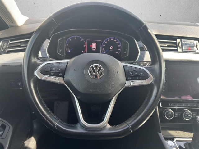 Passat Business AHK-klappbar*Navi*LED*SHZ*RüKa*