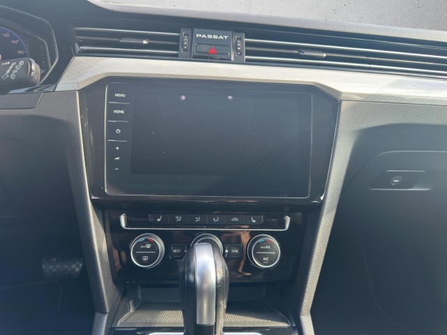 Passat Business AHK-klappbar*Navi*LED*SHZ*RüKa*