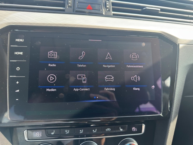 Passat Business AHK-klappbar*Navi*LED*SHZ*RüKa*
